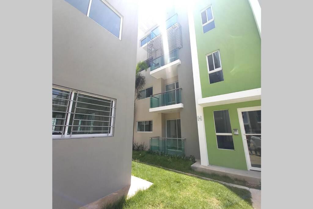 Confortable apartamento de 3 tres habitaciones, con hermosa vista de area verde, ademas de piscinas y juegos infantiles en area recreativa Santiago De Los Caballeros Exterior foto