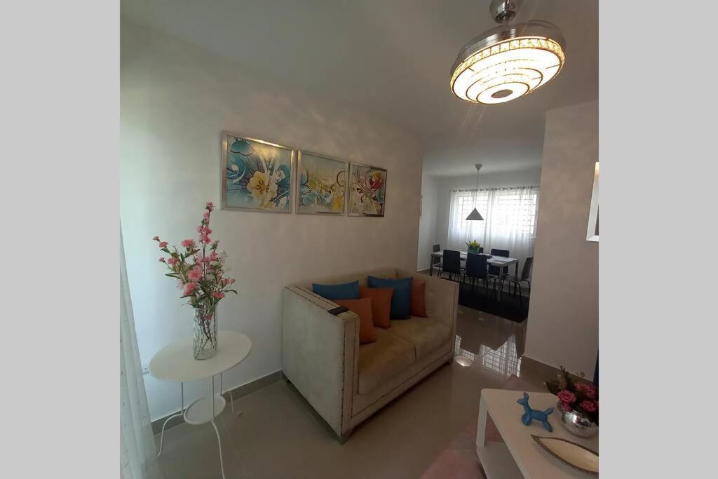Confortable apartamento de 3 tres habitaciones, con hermosa vista de area verde, ademas de piscinas y juegos infantiles en area recreativa Santiago De Los Caballeros Exterior foto