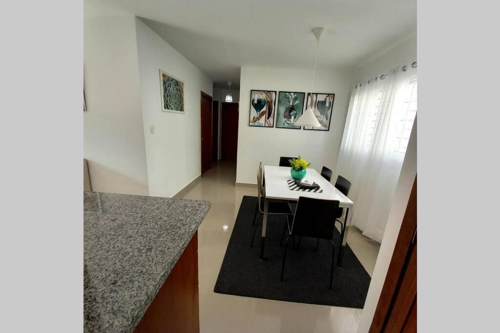 Confortable apartamento de 3 tres habitaciones, con hermosa vista de area verde, ademas de piscinas y juegos infantiles en area recreativa Santiago De Los Caballeros Exterior foto