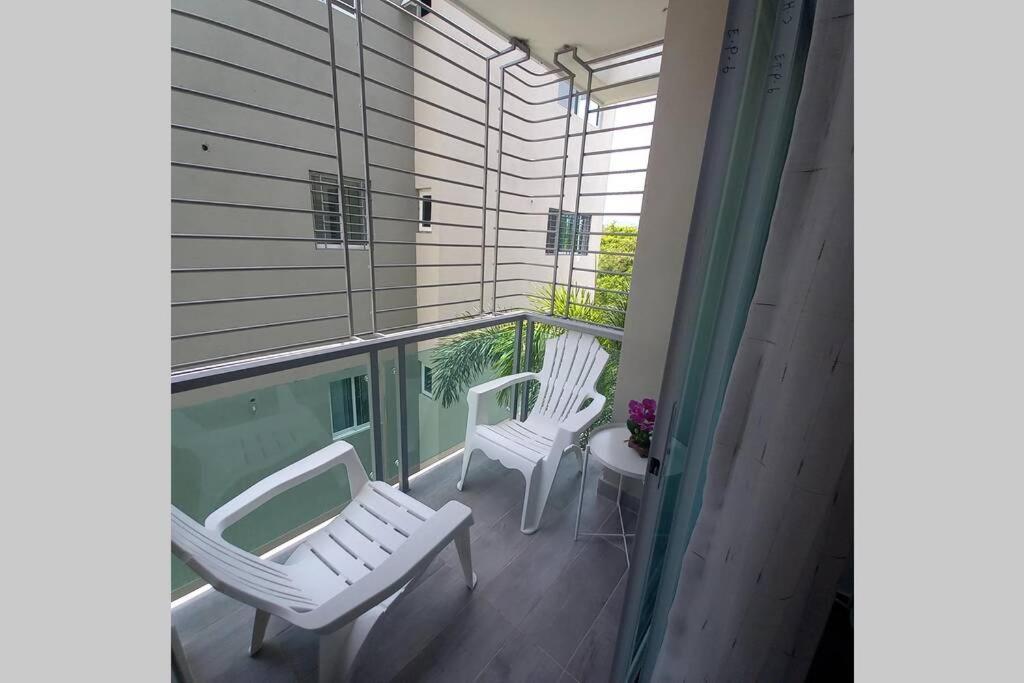 Confortable apartamento de 3 tres habitaciones, con hermosa vista de area verde, ademas de piscinas y juegos infantiles en area recreativa Santiago De Los Caballeros Exterior foto
