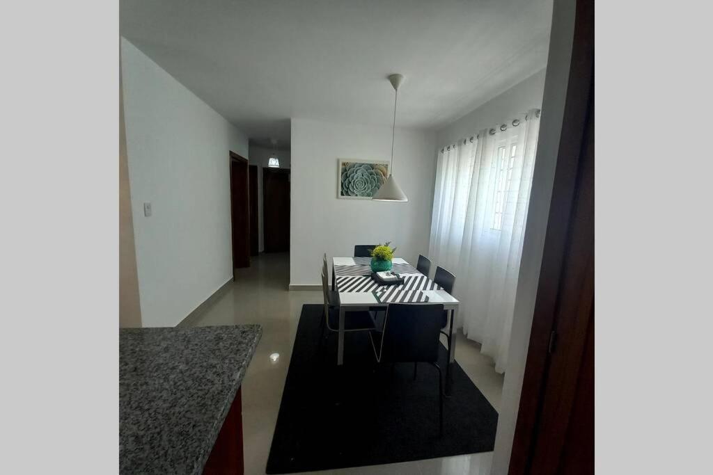 Confortable apartamento de 3 tres habitaciones, con hermosa vista de area verde, ademas de piscinas y juegos infantiles en area recreativa Santiago De Los Caballeros Exterior foto